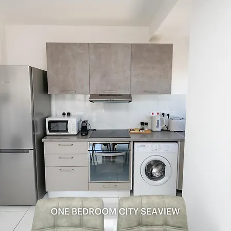 Lazuli Seaview 2bdr شقة *