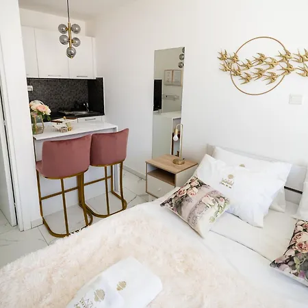 Lazuli Seaview 2bdr * لارنكا