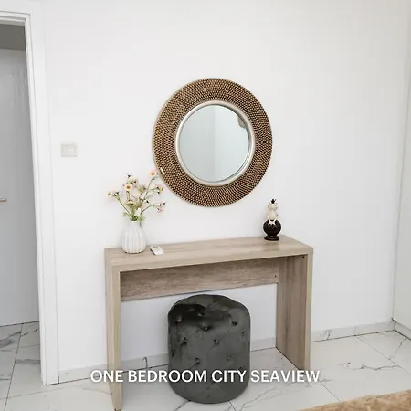 Lazuli Seaview 2bdr * لارنكا