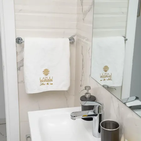 Lazuli Seaview 2bdr شقة *