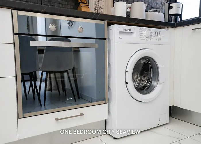 Lazuli Seaview 2bdr * Ларнака