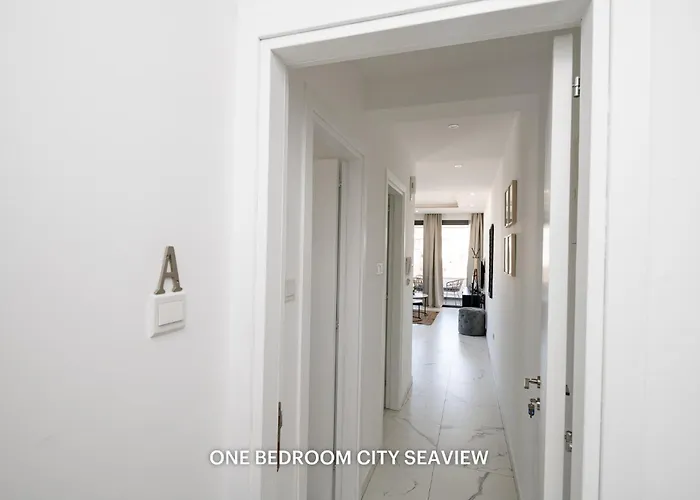 Lazuli Seaview 2bdr * 拉纳卡